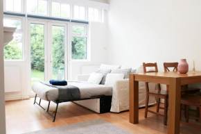 Large Garden Apartment on Golders Green High Road